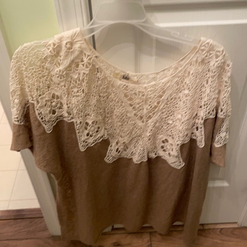 Lace trim flowing top. Like new.